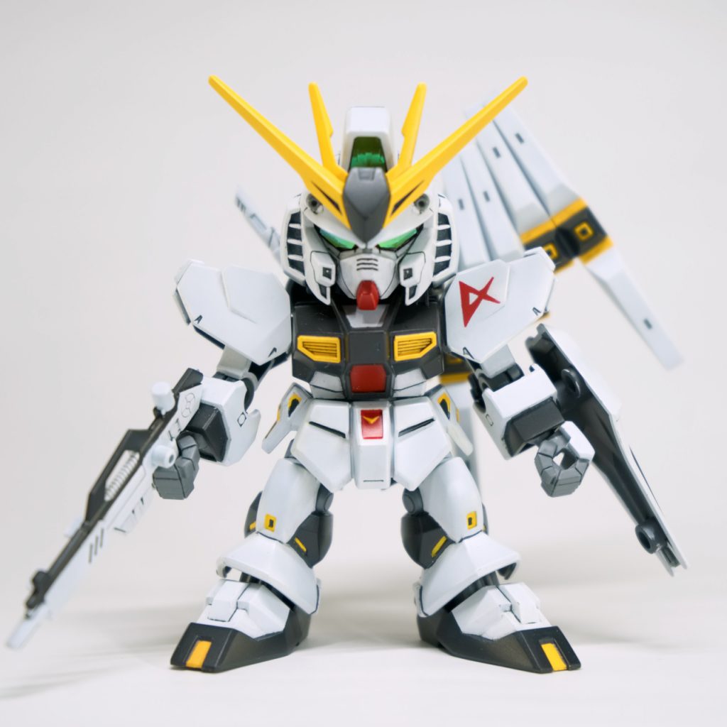 正面です。ツインアイの反射がいい感じになりました(偶然)