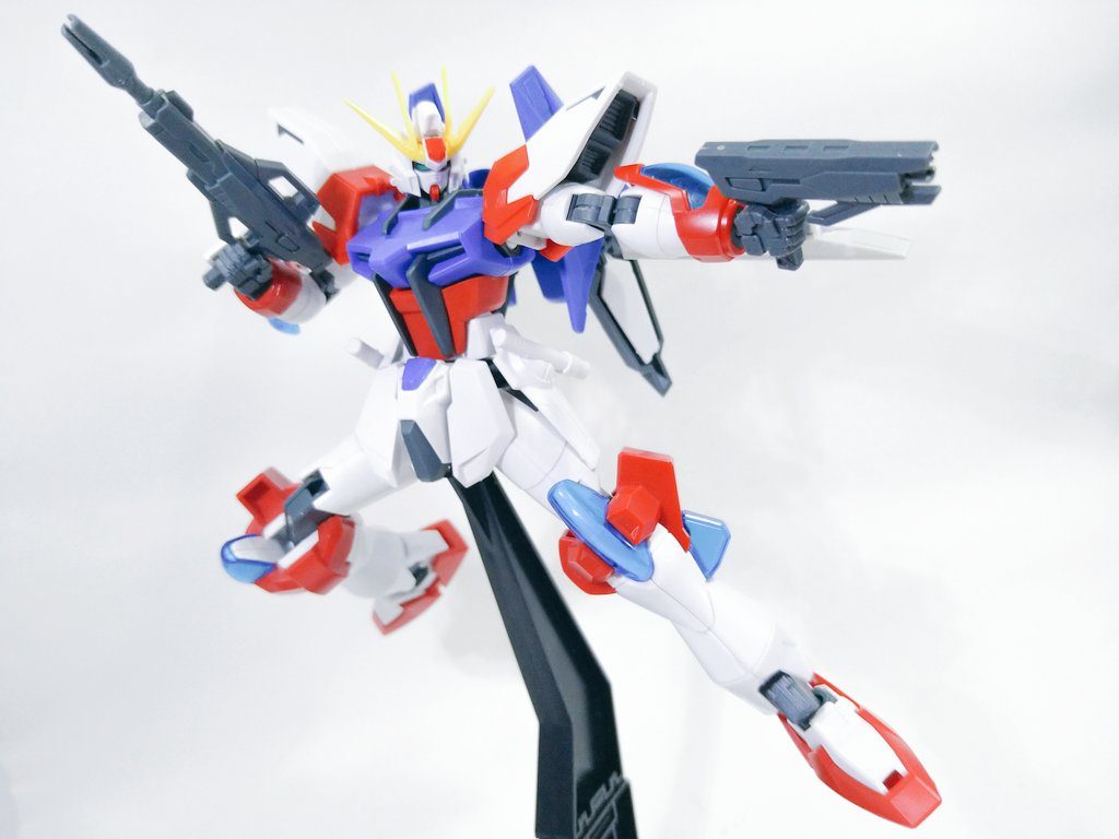 2丁のビームライフルを構えるリビルド(略)