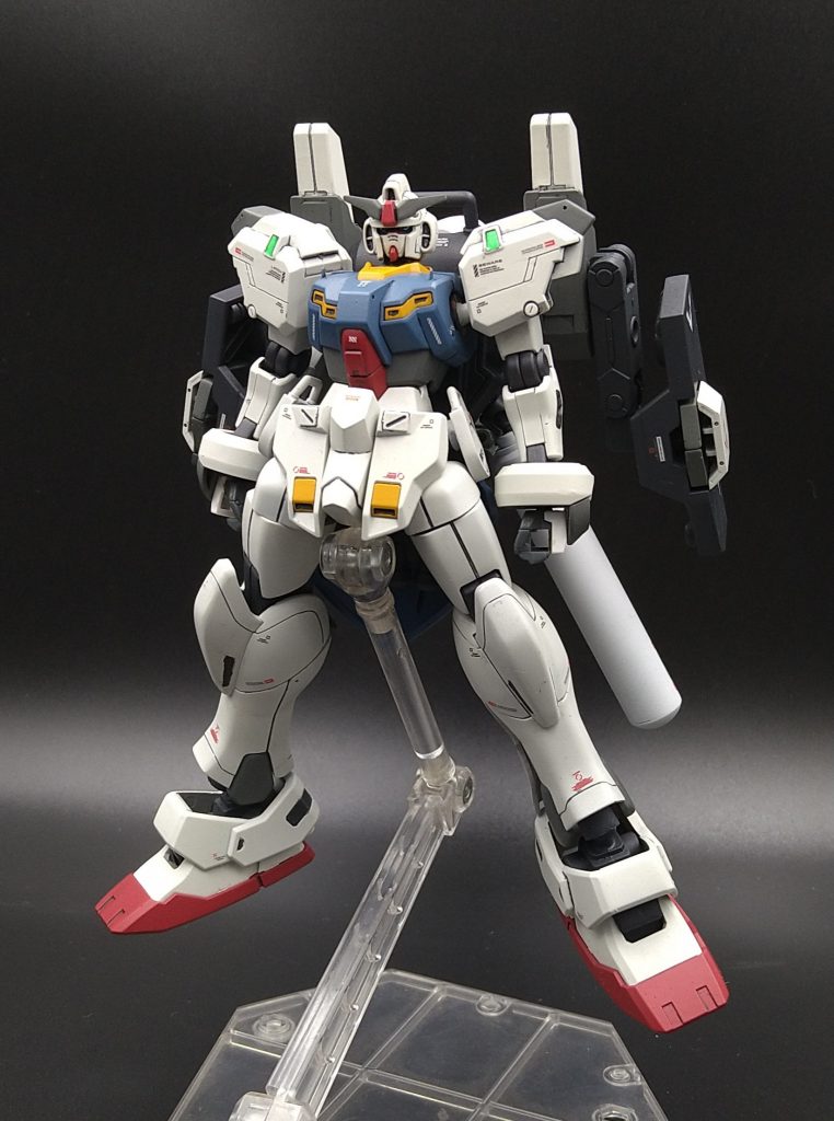 ■フロント頭部はヴィクトリーガンダム、胴体はアルケインとジャスティマで脚部はGガンダムのパーツから組み上げました。宇宙世紀然とした機体っぽく仕上がりましたが大部分がUC以外のパーツを使用しています。