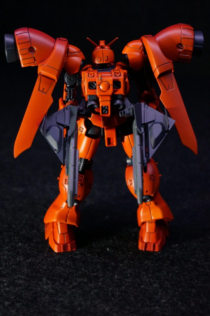 うーん。スミ入れヘッタくそだな。ガンダムマーカー塗装で流し込みタイプスミ入れは・・・どうすれば良いの？