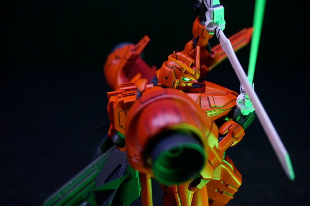 ブレードの表を発光、裏が白いままって構図を考えたのですがんー？微妙？？