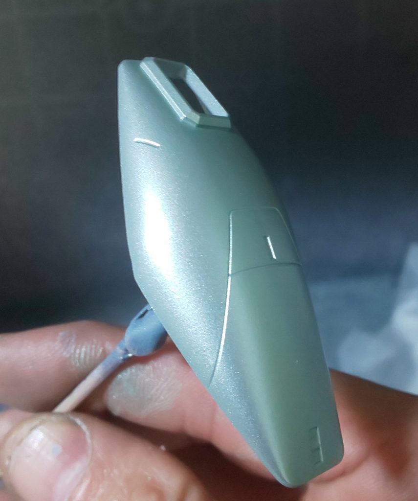 調色したグリーニッシュシルバー