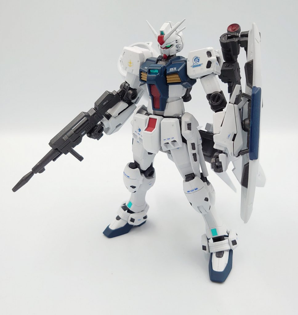 前面です。格納時は背中に武装が隠れるようにしていますベースガンダムをベースにしていますので、体格がスッキリした感じになりました