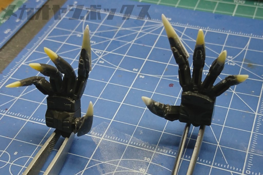 爪は、ほぼ1.5倍くらいに伸びています。