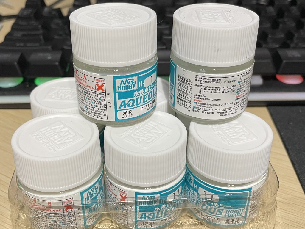 追加で買ってきたので無駄に８瓶もあるホワイト