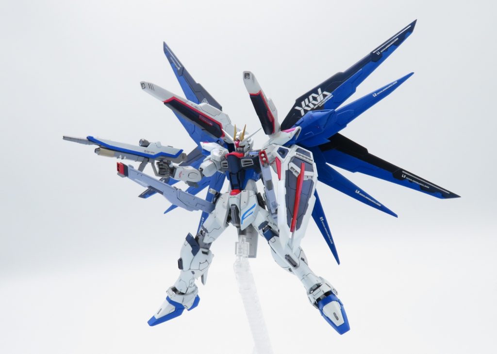 バックパックは位置を高めに、羽の接続部にスペーサーを挟んで調整しているので、バラエーナがアンテナに干渉しないようになりました