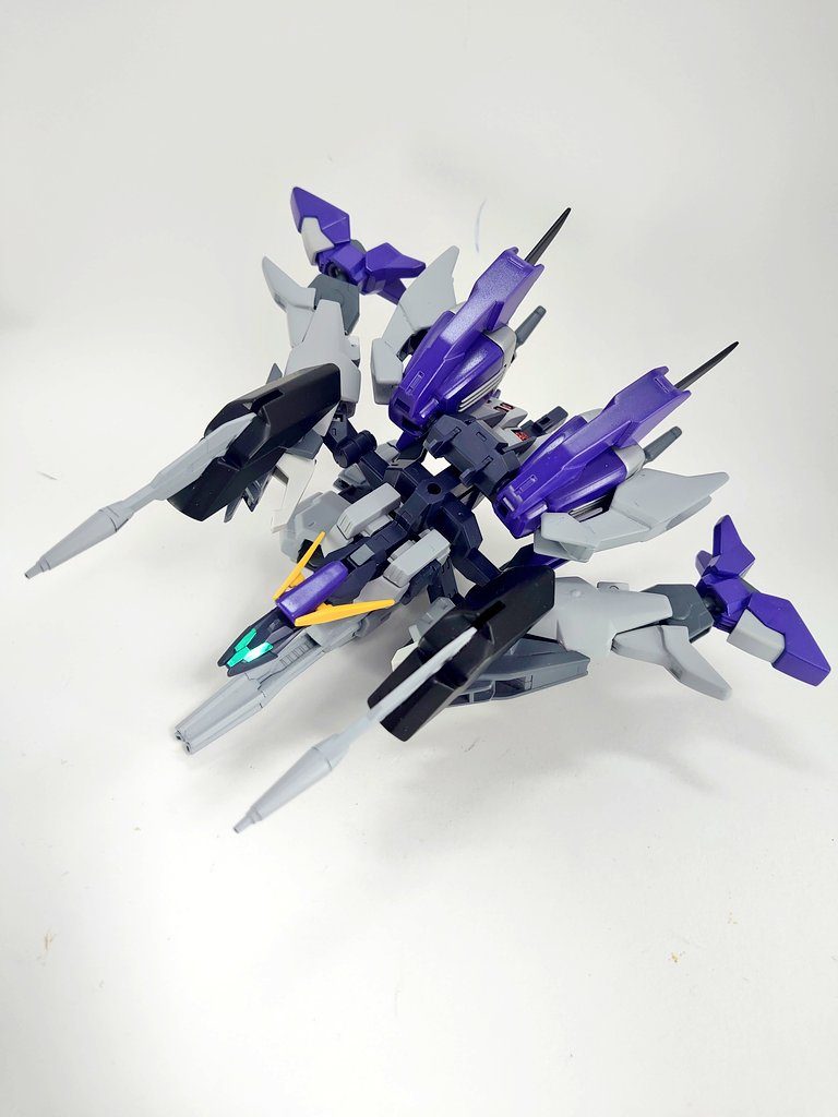 アステロイドアーマー ジュピターヴの上位換装型として制作 脚部、リアスカート側に装備している2種2個のビットが攻防を賄い自機の周りを覆う事で小惑星を思わせる事から【アステロイド】の名前が付いた