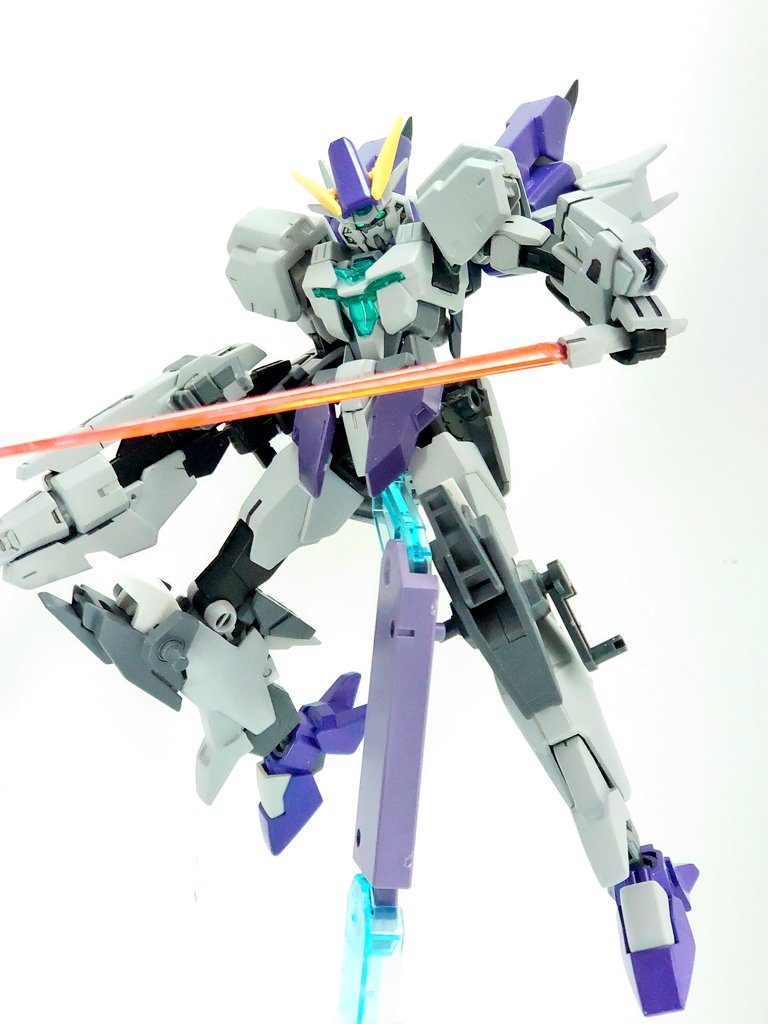 ビームサーベルバックパックに装備している従来の武装アステガスト、コア両方で使用可能