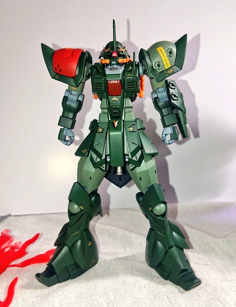 正面から。フンドシのVはニュージオンガンダムにみられる若干の連邦への憧れを意識してます。