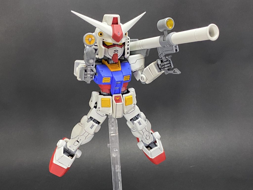 バズーカのスコープ部は土台を残し真ん中をくり抜き、WAVEのH・アイズ2[イエロー]の5.5mmの裏をゴールドで塗装したものを接着しています。