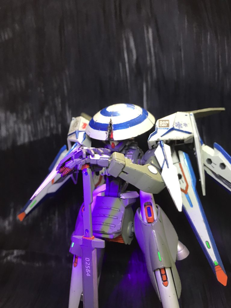 ネオドゥ的な疑惑を持たせたくEGガンダムの顔を使ってしまったのがXネブラ対応型ジム制作の一因ともなってます。への字ついたガンダム顔の在庫が無かったんですよ。