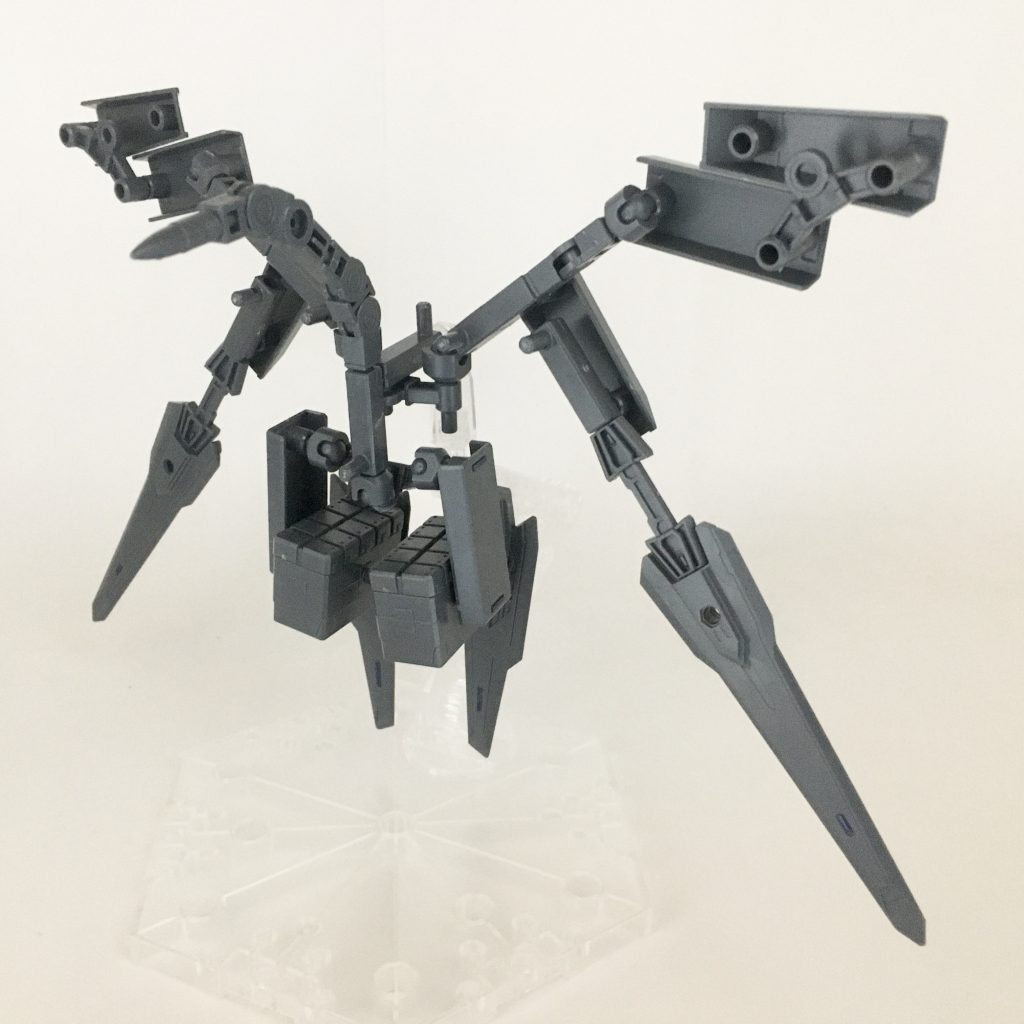 ユナイトブースター、正面。アルトロンユナイトに搭載されている推進装置。その正体は数々の試作機を経て、量産に行き着いた代物。装備した機体に対し、変形機構をもたらす。また、機体から分離した状態でも充分に戦闘をこなす。