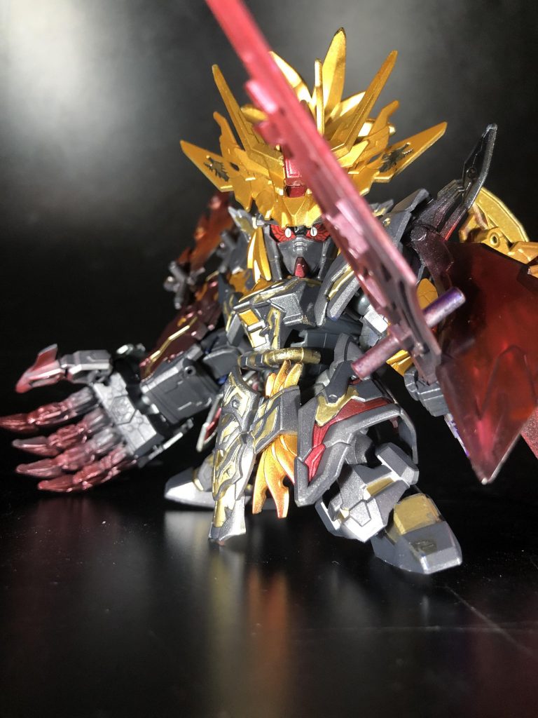 仮面を外した姿。バンシィ、デストロイモードをイメージ