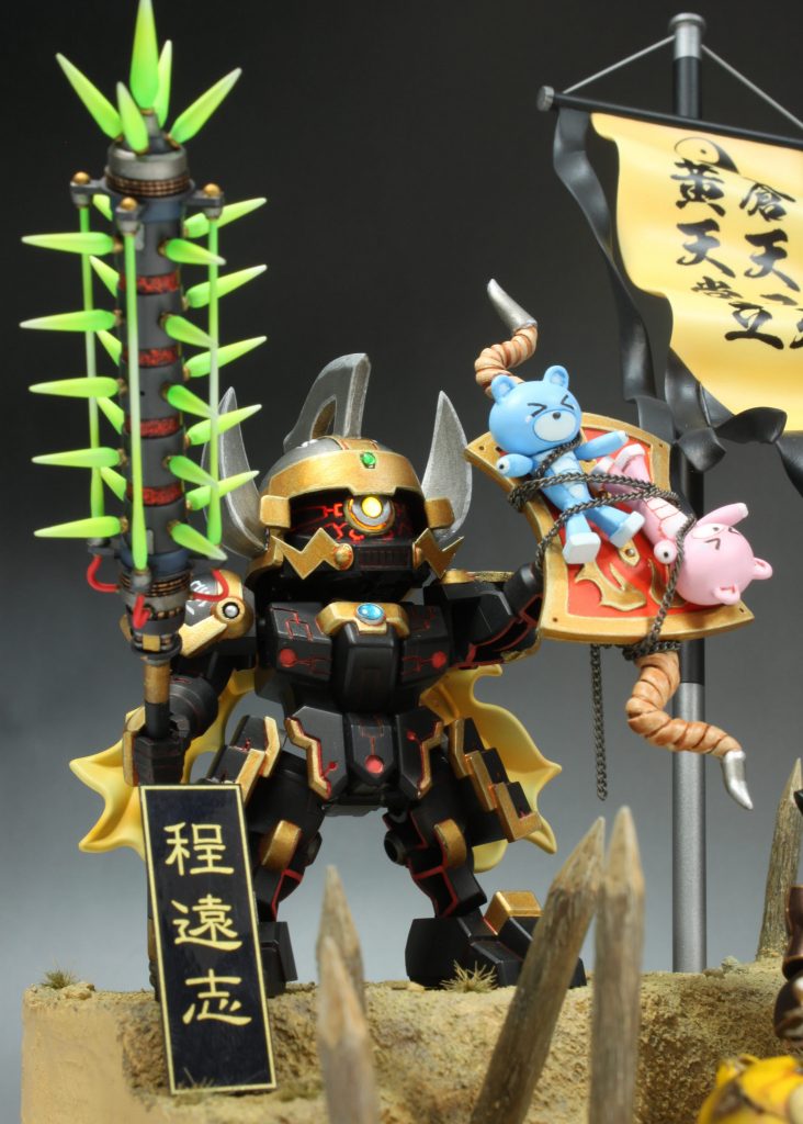 程遠志。 三国志演義では関羽に秒殺されますが、5万の黄巾軍を率いる将と言うことで、それなりの貫禄に。ペルシア軍がエジプトを攻めた故事に倣い、盾に結わえたプチッガイで相手をひるませて、巨大なビーム狼牙棒で粉砕する清々しいまでの外道。「うわはは、こわっぱ二匹も救えず、何が義軍ぞ!」