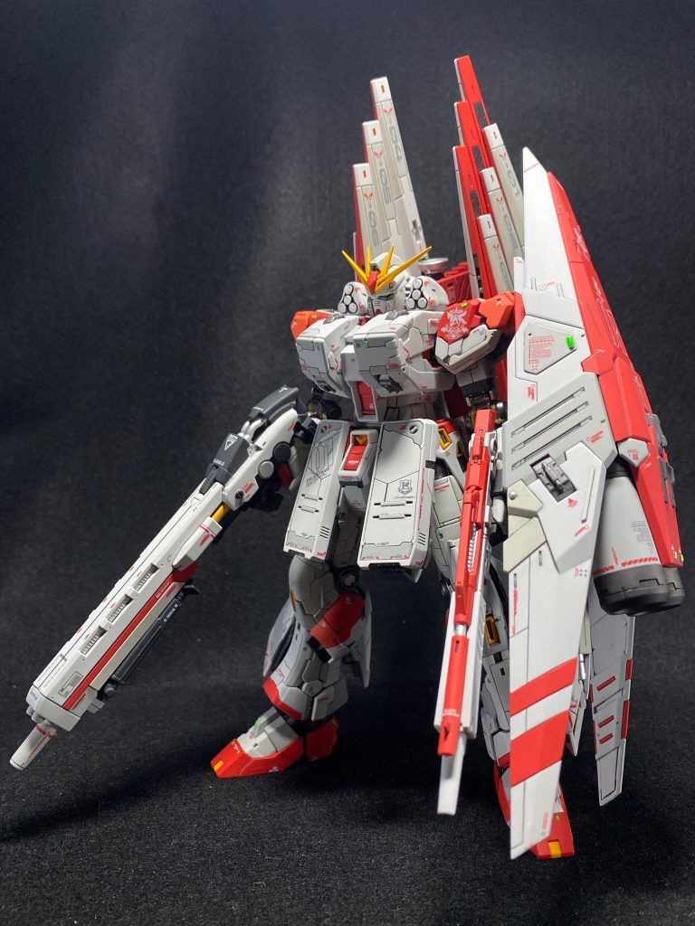 ちょこちょこスジ彫り増やして 色分け何色使ったか覚えてません(^^;;デカール は付属の使わずに水転写に置き換え軽く つや消しする前に研ぎ出しました色合い的に 自己満足です