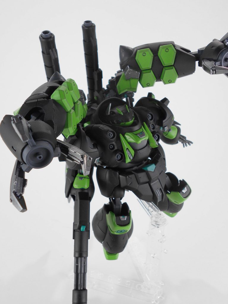 オーガクロー改・「ウェートス」。羅刹天のクローは武器を持つことが出来ましたが、「ウェートス」では武器を持つことを出来なくした代わりに、クロー自体を武器として攻撃が可能です。「ウェートス」は英語で「森林」のアナグラムです。