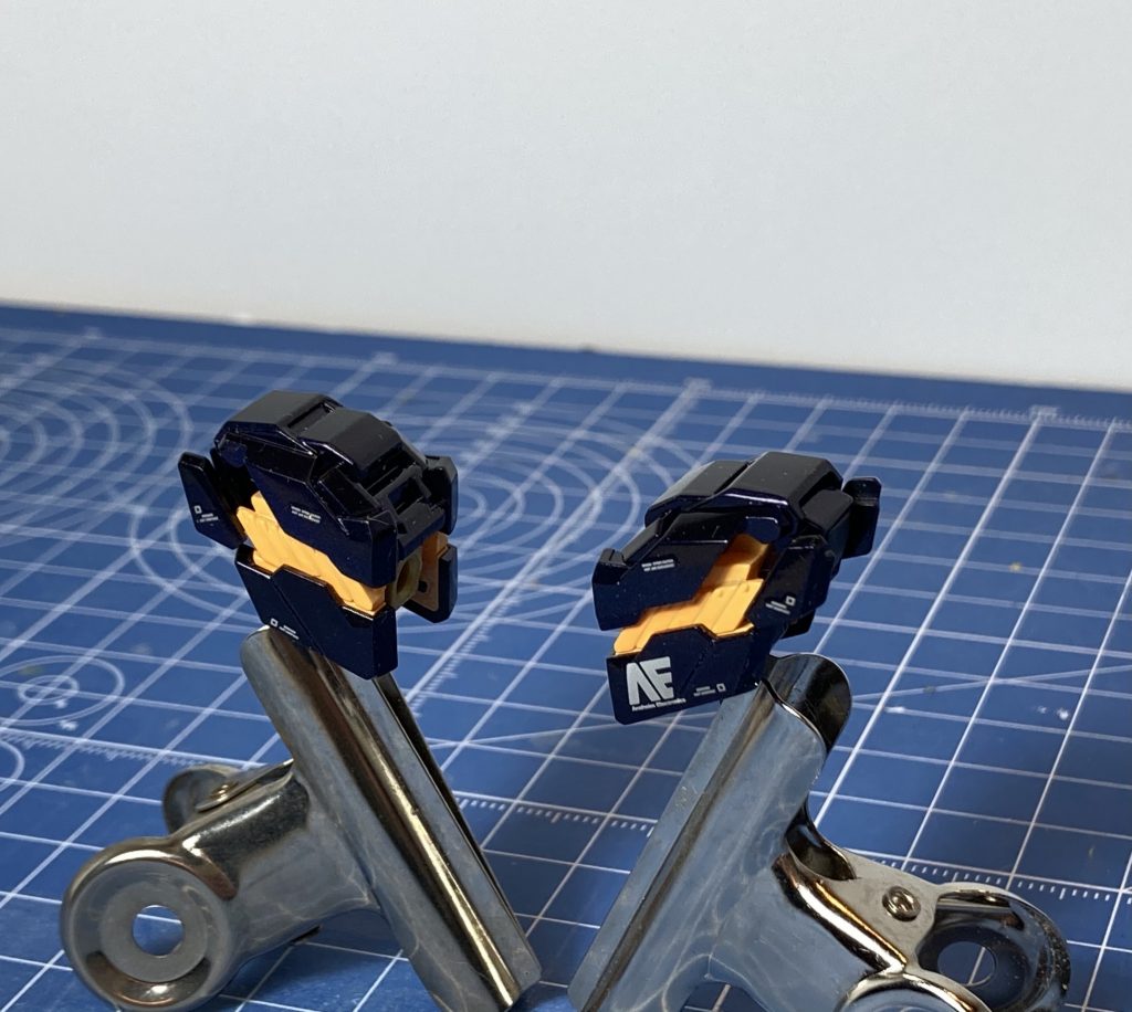 サイコフレームはガイアの蛍光塗料イエロー＋レッドでオレンジを調色し、最後につや消しをすることでボヤッと光っているような感じに。写真の色はちょと薄かったのでこの後調色し直しました。