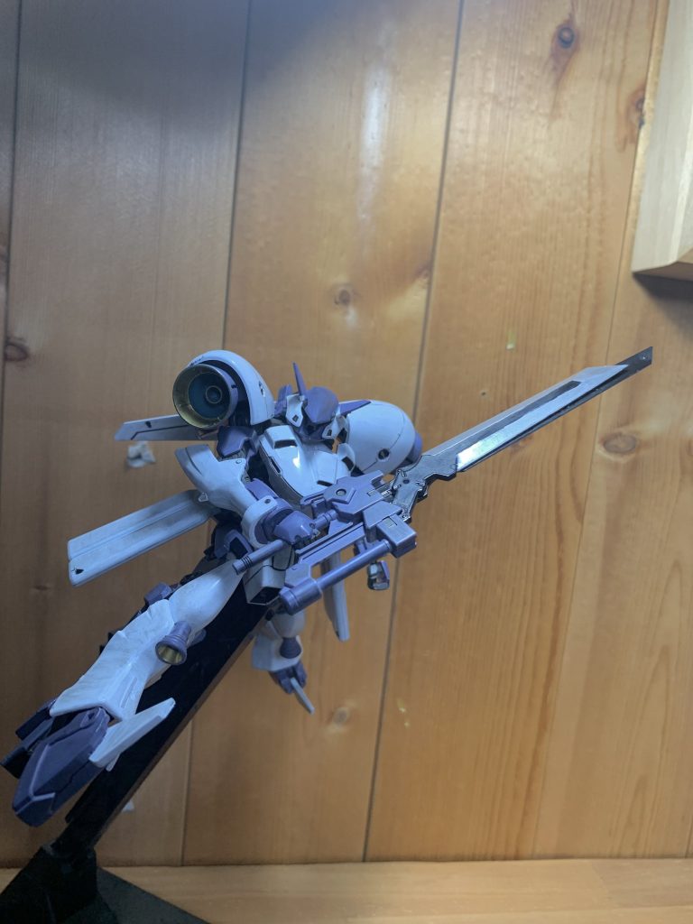 本機の主兵装の合体剣です。こちらは大剣の時。