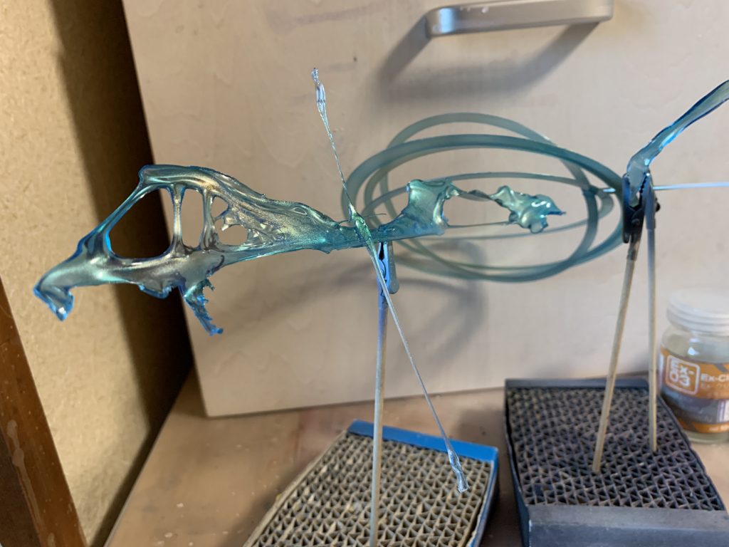 偏光塗料を使用しているので見る角度によりいろが変わります