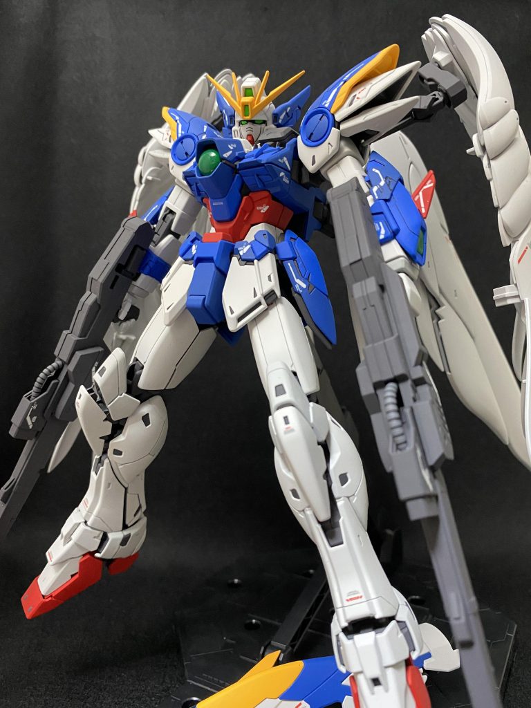 いや本当にカッコいいッス。青の部分、白の部分はそれぞれ2色で塗り分けましたが…写真だと分かりづらいですね…。