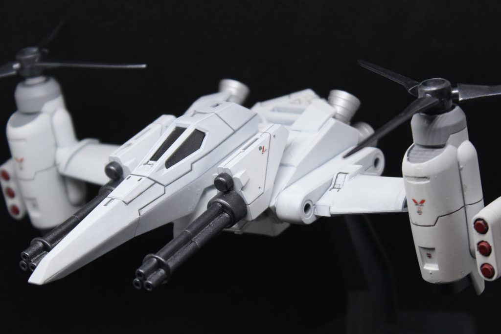 そしてバックパックに装備するフライトパック。ティルトローターパックとヴァリュアブルポッド、イージスナイトの機首などを使いました。こちらは支援機形態。