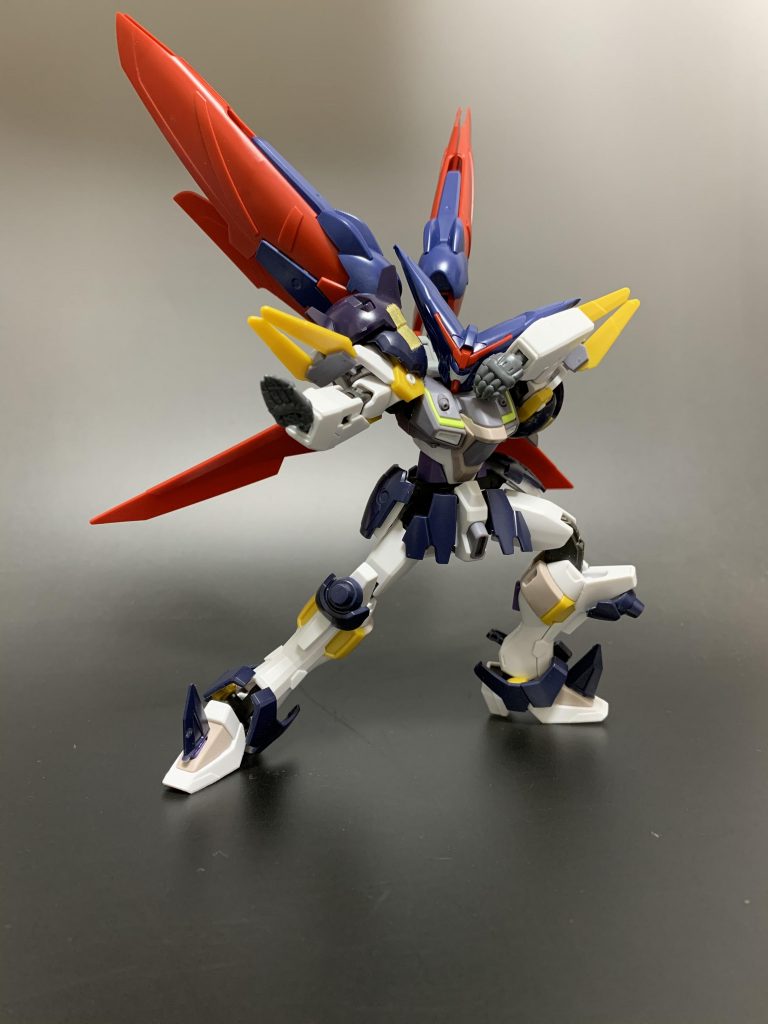 当初は∞ジャスティス(ジャスティスナイト)要素がかなり強めで、肩もごつかったですここから塗装するまでの1年間の間にシュバルツリッターを手に入れたことで上半身を中心に大幅な改修を行うこととなりました😎