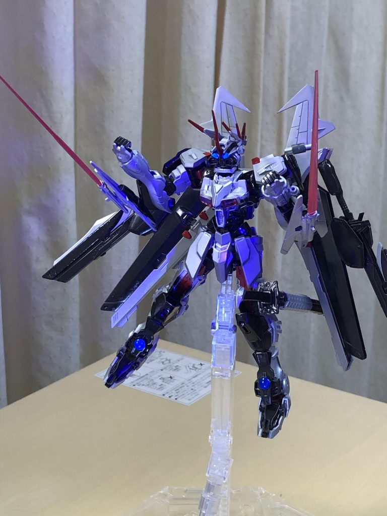 ガントレットセイバーを腕部に装着してグラディーエーターモード!