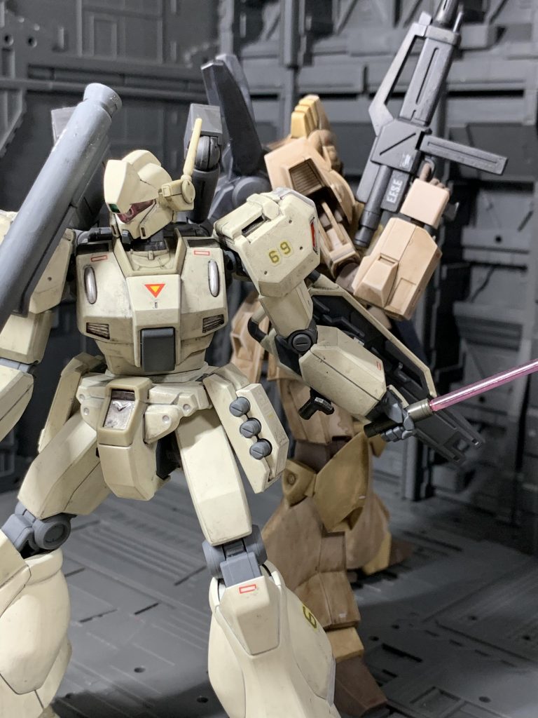 やりたかったガルバルディカスタムとの共闘です笑。〜トリントン基地にて〜「あんな骨董品まで。まったくジオンの奴らはいつまで戦争する気なのかねえ・・・・。」