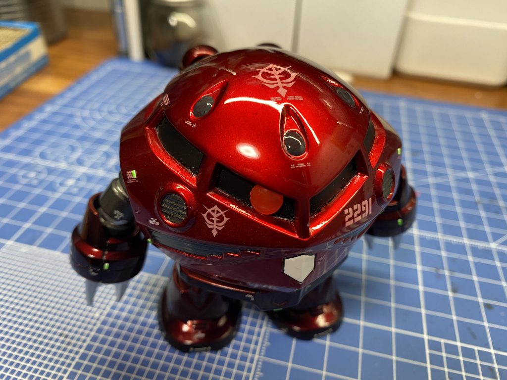 モノアイはピンクのあれをペタリ