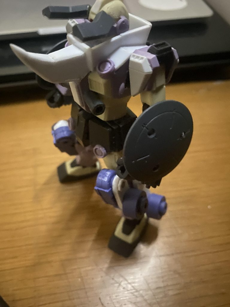 特徴はなんといっても脚部のギミックです。これは完成したら改めてご紹介します…と言ってもモチーフの時点で予想はつくかもしれませんが…