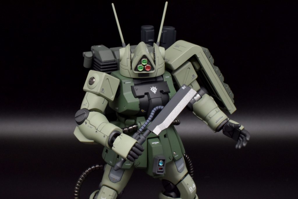 緊急時の接近戦にはヒートマチェットを使用。ザクアメイジングのヒートナタを改造しています。