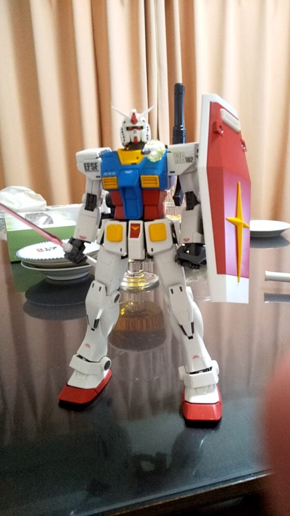 肩部についてる黄色のクリアパーツはミサイルです。