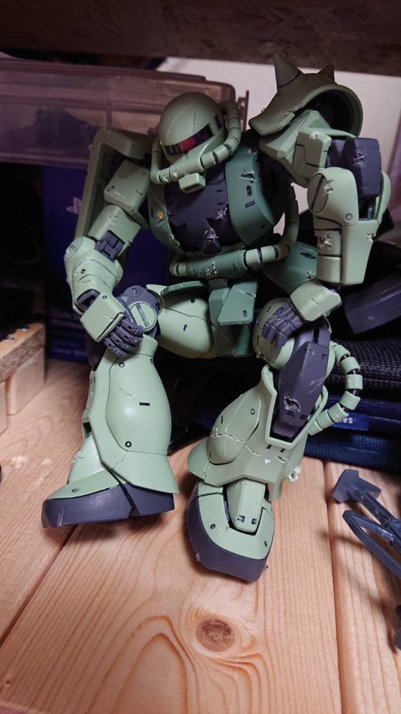 その後はつや消し吹いてエナメル塗料等でウォッシングと錆び表現。傷の着色して終了です。