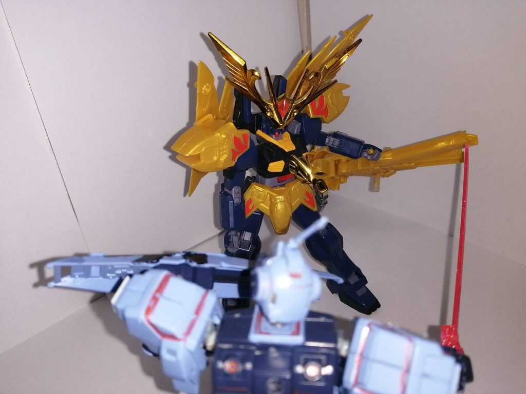 ペイルライダー「へへ!刀があれば!何でもできる!刀は頂いたぞ!」摩亜屈「ななっ!」ペイルライダー「武士だから言い方古いわ…まあいい終わりダァーッ テヤァ!」ベチ摩亜屈「痛っ!」