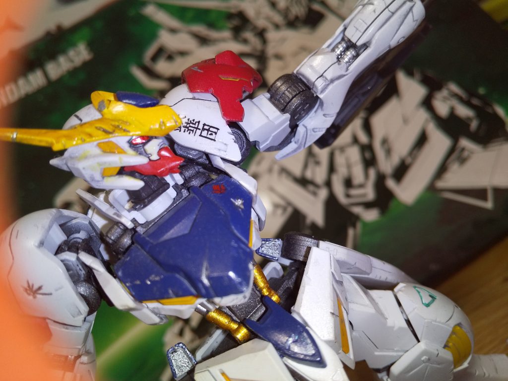 ツインアイは下地にプレミアムミラークローム、その上からパールプレミアムレッド