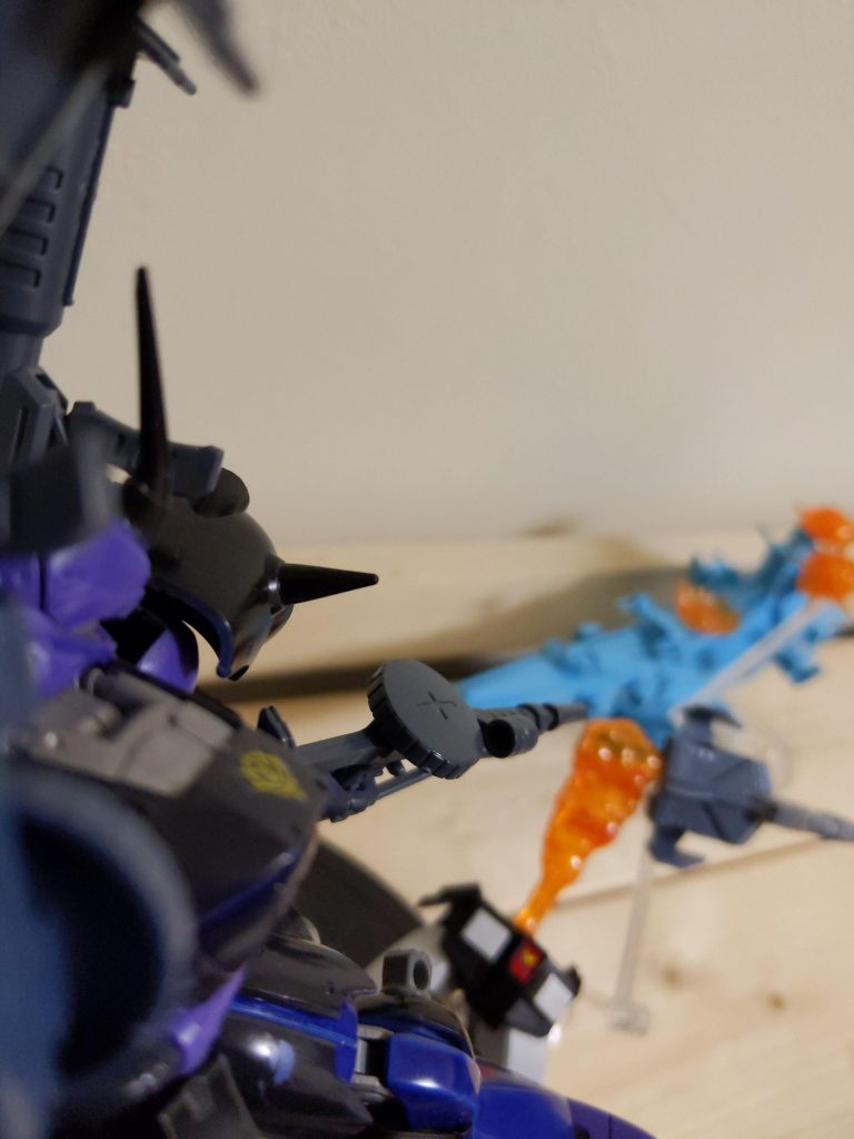 当時配備されていたリボーンケンプファー隊の中には、昨年ガンダム(NT-1 アレックス)によって戦死したミハイル・カミンスキーの甥であるアミール・カミンスキーが搭乗していた。アミール本人は特に何も言及せず、他数機のリボーンケンプファーと共に帰還した記録が残されてる。