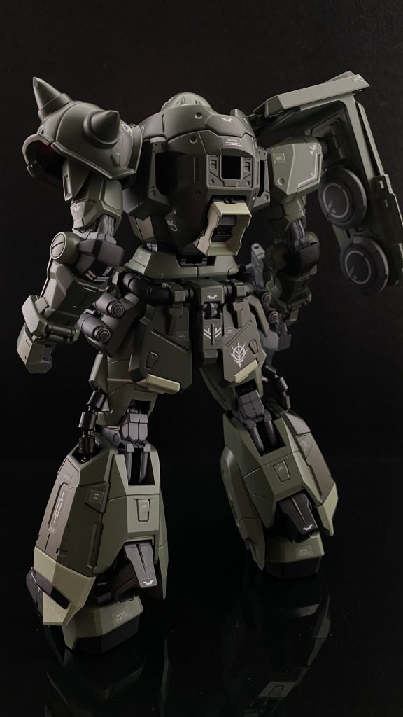 これ、左肩のスパイクアーマーが凄えカッコええのよ。