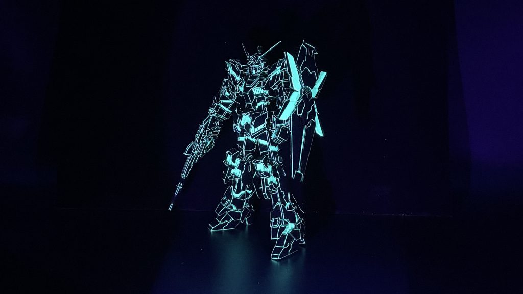 ユニコーンガンダム　ネオンイラスト風塗装–2枚目/制作者：ハシビル