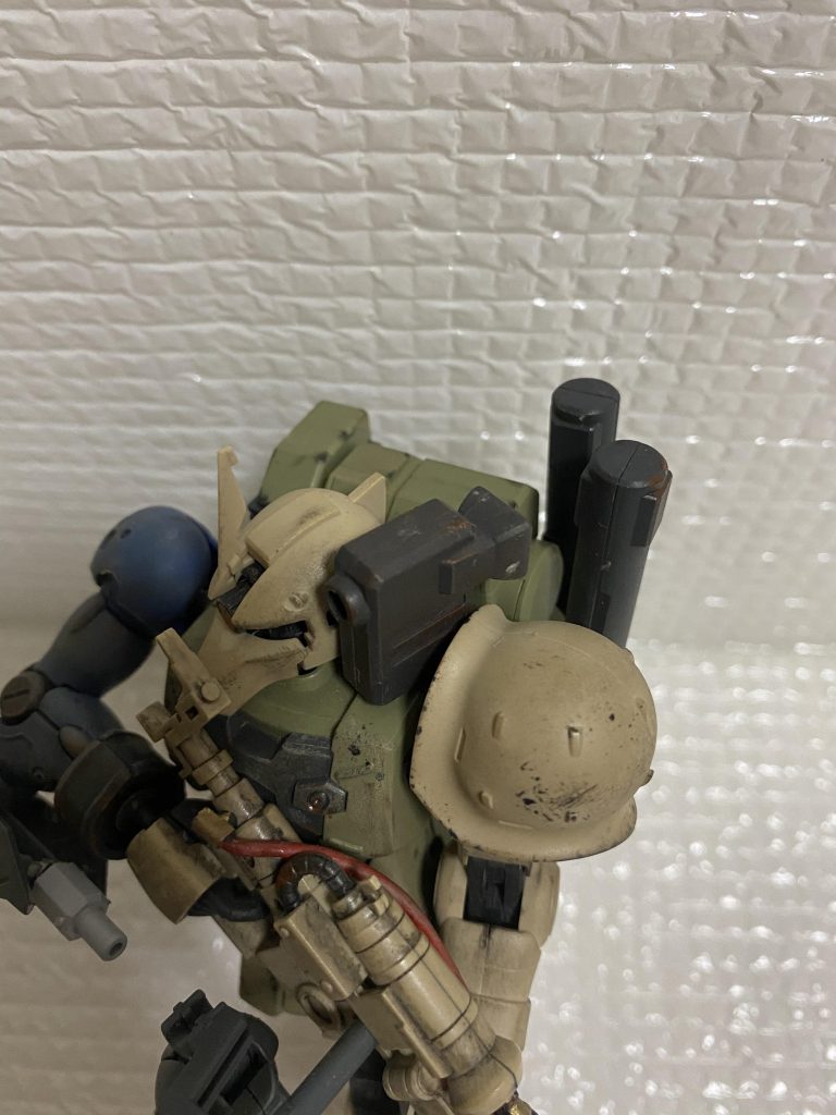 アンテナの代わりに ドムドローペンのラケーテン・バズのスコープを頭部に装備より精密な射撃が可能になった