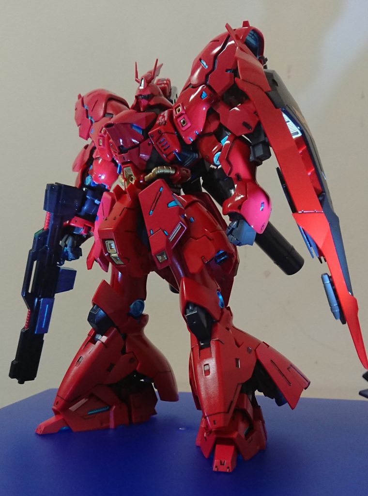 内部を一部メタルブルーで塗装しましたサイコフレームを内臓されているという自分の独自解釈により塗装します。