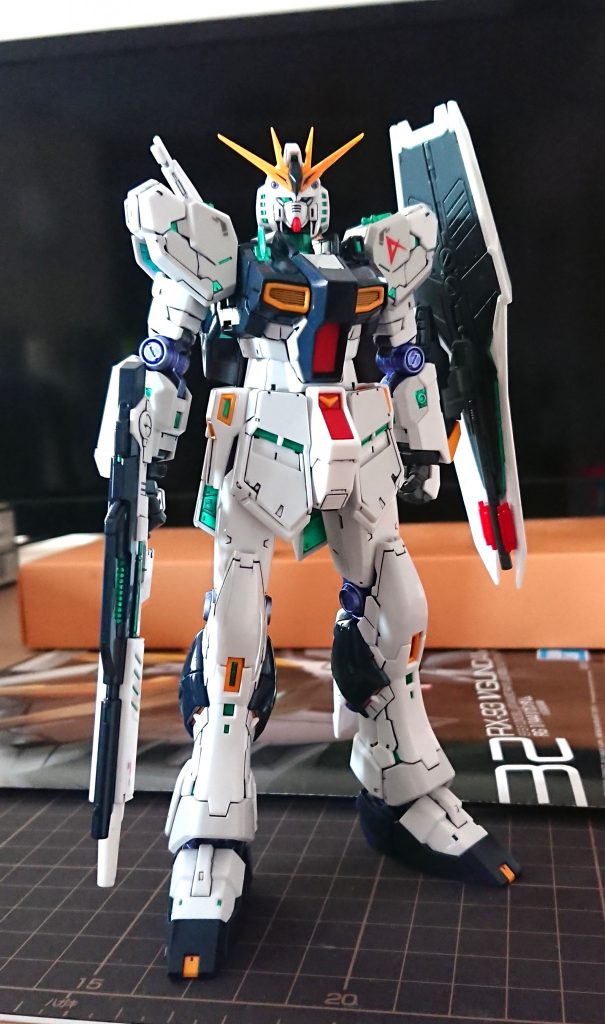 ニューガンダムにも同じ解釈で内部はメタルグリーンとメタルバイオレットで塗装してます。