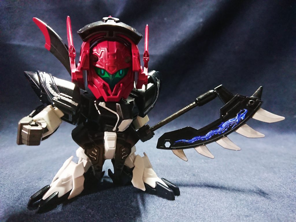 カラーは三国伝の金装飾を入れるとグレモリー感はなくなるので、黒下地にダークブルーで塗装し、シンプルにシルバー装飾のみで仕上げました。ツノ以外は三国伝キットの遊び方の1つ、組み換えのみで再現した武将となりました。