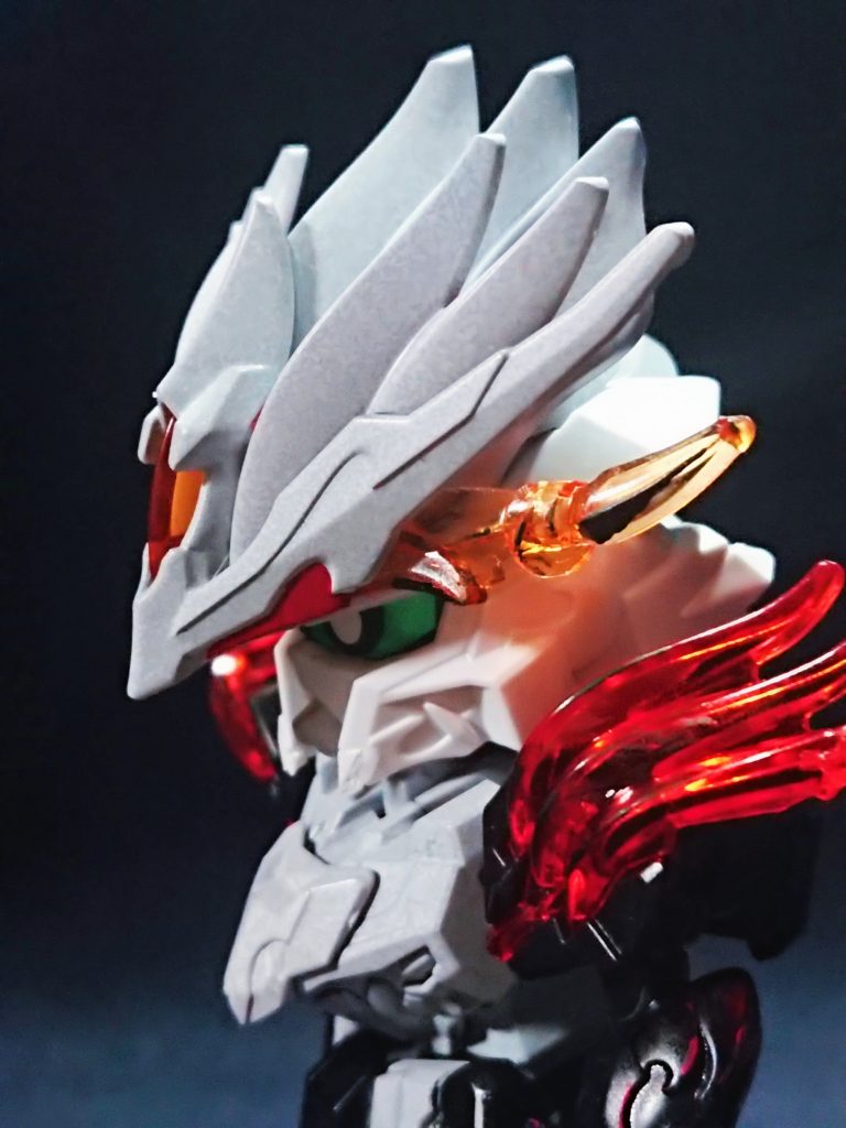 原画の横向き顔もパーツのおかげでそれらしく見えるかと思います。上半身裸でタイトな衣装のため、パテ禁止縛りでは再現できない箇所もありました。