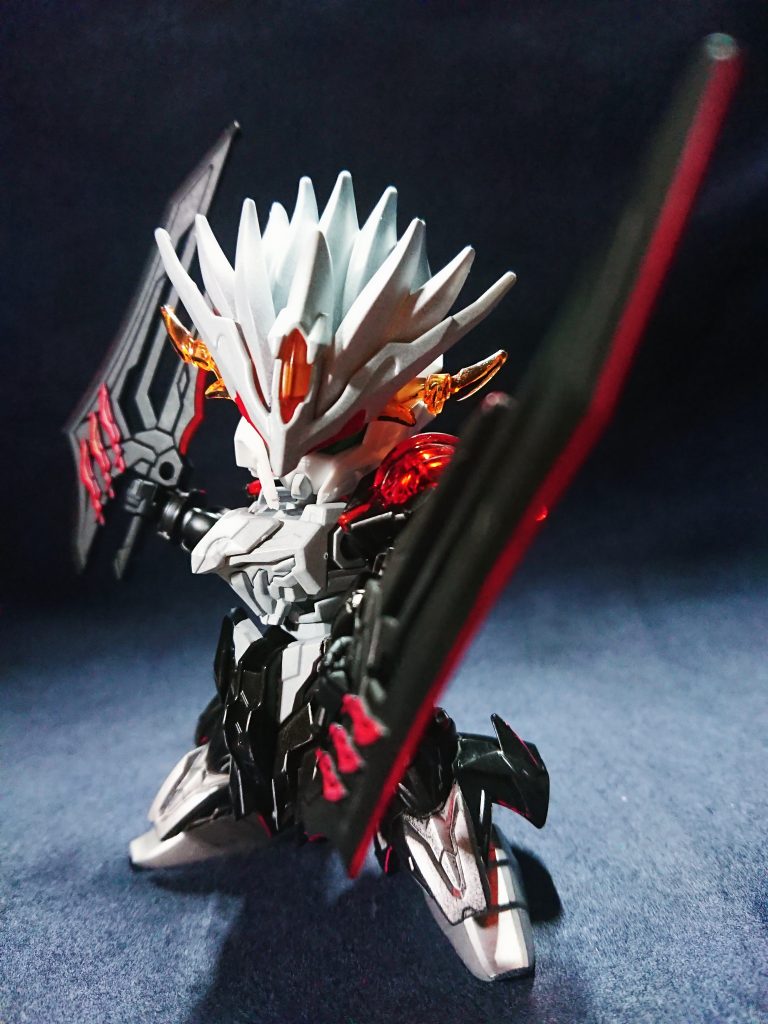 7度襲来し、十二星神とそれを信仰する人間と戦った邪神。戦いの末に散り散りとなり、緋の欠片となって世界へ降り注いだ。