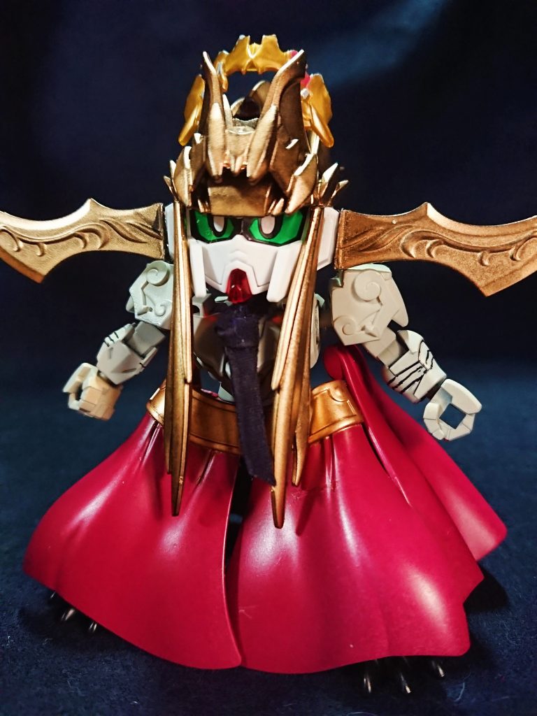 サルーインは裸ネクタイが特徴で、布生地でネクタイを作りましたが…位置とサイズのせいか髭に見えますw巻きスカート部分は赤いままですが、頭部変更と背部に羽パーツを取り付けることでロマサガ版にもなります。(後日制作予定)