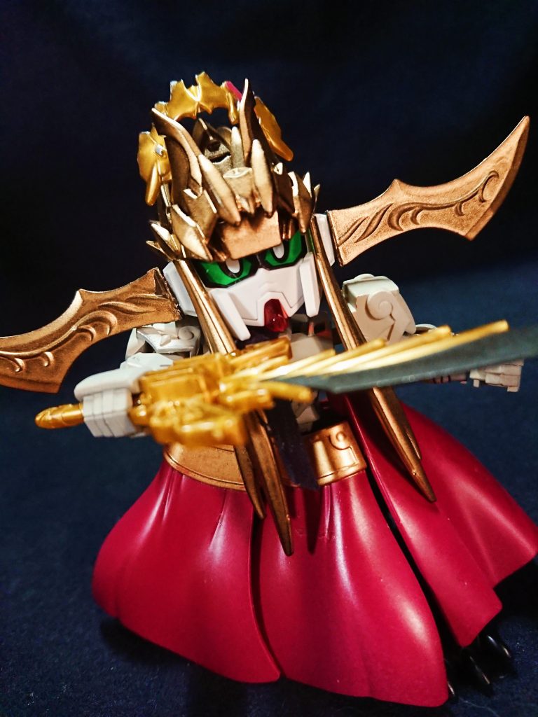 頭部を甘寧、胴体を孫堅、他各種三国創傑伝を使用し形にしました。キャラクター自体は見た目も派手というわけではないので、装飾や塗装がシンプルになるほど制作が難しくなると感じました。