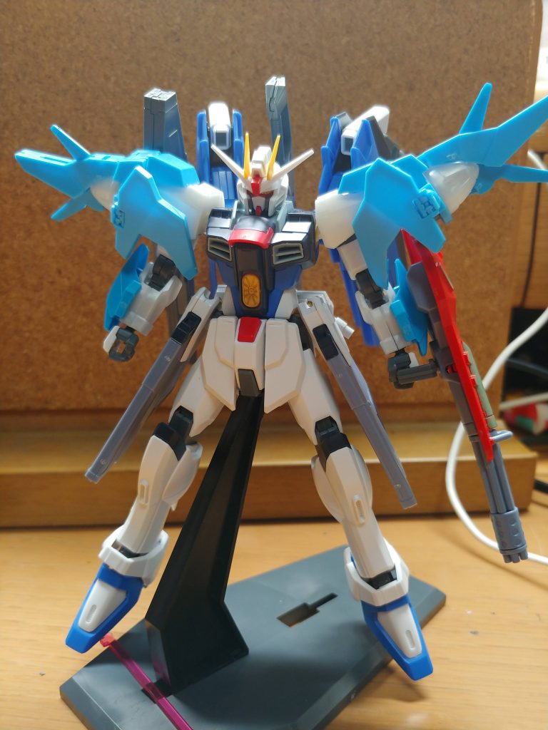 塗装前になります。初期の段階で、形はかなり定まっていました。こう見ると、カラーリングの変更だけで大分イメージが変わります。