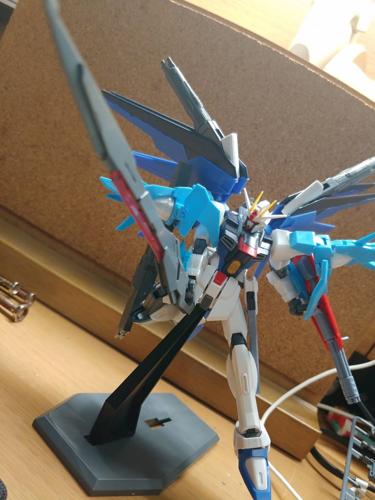 塗装前から、動かして遊んでいました笑塗装後もそれなりに動かしたため、塗装が剥がれる剥がれる笑反省しています…。