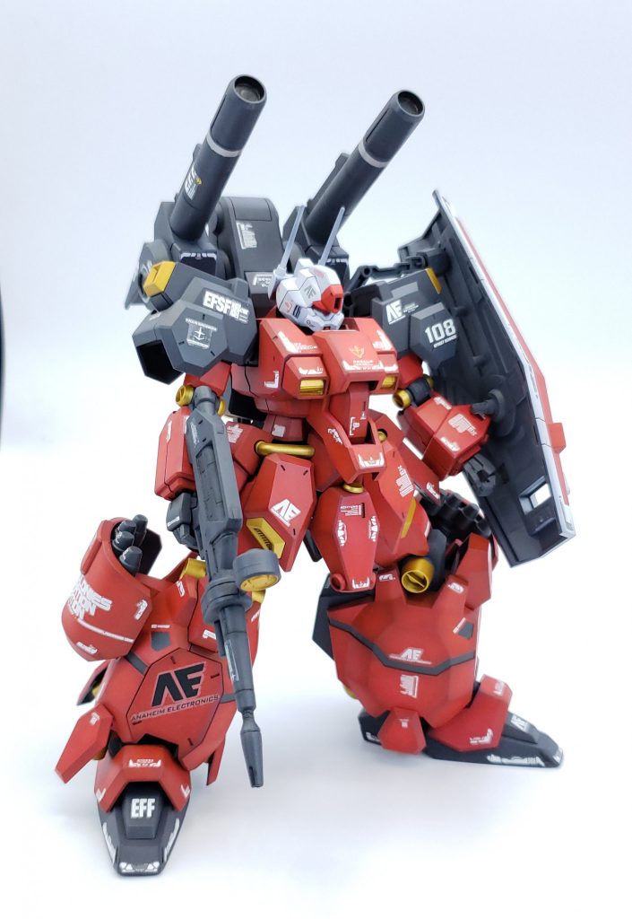 ガンダムのビームライフルとシールドもよく似合います🎵