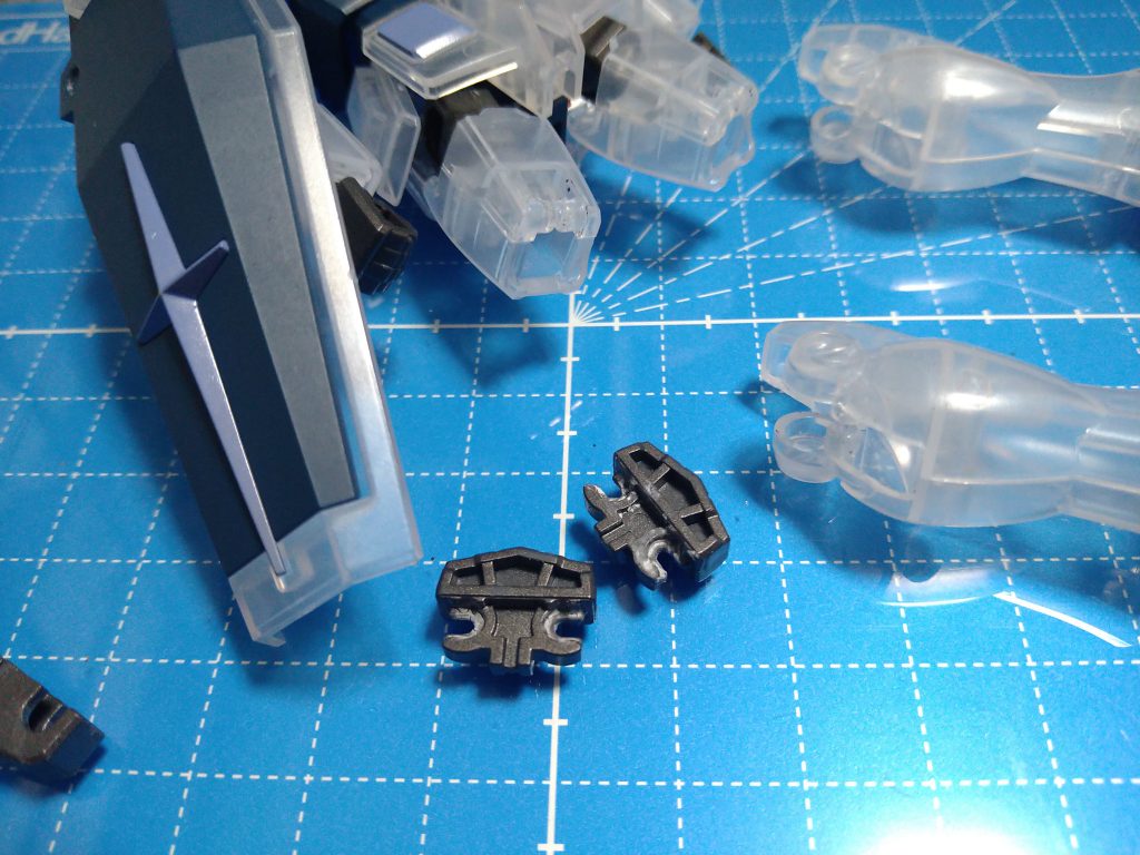 関節もユルユルになるので、これまたアクリジョンのフラットベースで渋みを足したり。